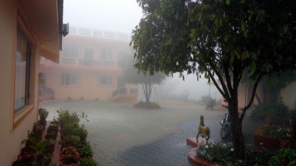 Magic Mist Resort Ooty Esterno foto